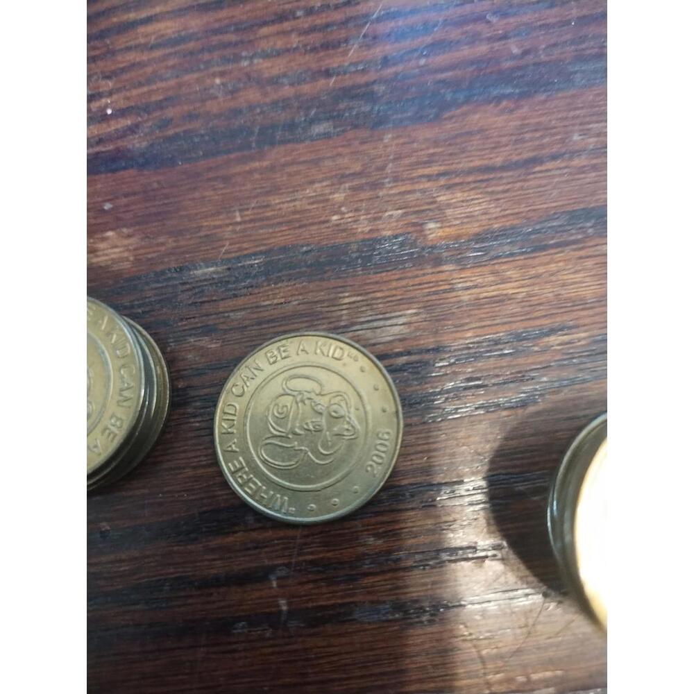 Vintage Chuck e cheese coins from '90s to 2007 - Picture 3 of 4